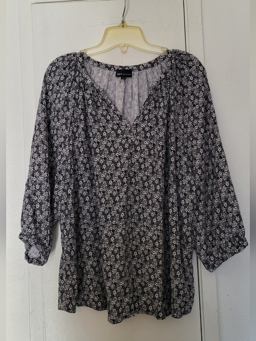 Jones New York Black and White Floral V-Neck Tunic